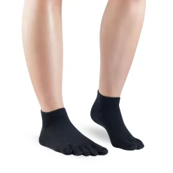 Knitido Essentials Sneakers 2.0 Tåsokker – Black